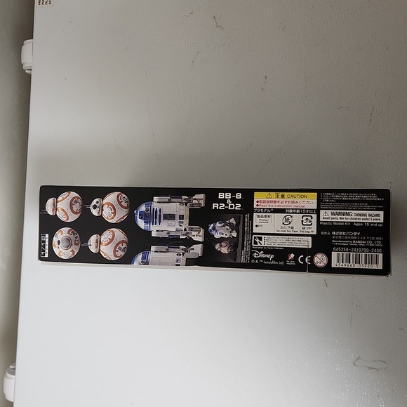 BB-8 & R2-D2 Model Kit - Picture 4 of 4